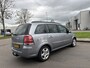 Opel Zafira 1.6-16V Enjoy 7-Persoons 105 PK. Mooie en als nieuw rijdende auto met slecht 137.000 KM !!! Distributieriem en waterpomp vervangen bij 95.000 KM !!