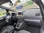Opel Zafira 1.6-16V Enjoy 7-Persoons 105 PK. Mooie en als nieuw rijdende auto met slecht 137.000 KM !!! Distributieriem en waterpomp vervangen bij 95.000 KM !!