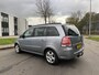 Opel Zafira 1.6-16V Enjoy 7-Persoons 105 PK. Mooie en als nieuw rijdende auto met slecht 137.000 KM !!! Distributieriem en waterpomp vervangen bij 95.000 KM !!