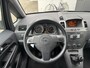 Opel Zafira 1.6-16V Enjoy 7-Persoons 105 PK. Mooie en als nieuw rijdende auto met slecht 137.000 KM !!! Distributieriem en waterpomp vervangen bij 95.000 KM !!