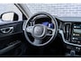 Volvo V60 2.0 T6 Plug-in hybrid AWD Plus Dark | Stuurverwarming | Adaptive Cruise Control | Stoelverwarming Voor + Achter | Keyless Entry | Parkeercamera | Carplay | Volvo On Call |