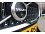 Volvo V60 Cross Country 2.0 B5 250PK CROSSCOUNTRY AWD Ultimate AWD (VIERWIELAANDRIJVING) | PANORAMISCH SCHUIF/KANTELDAK | PARKEERVERWARMING MET TIMER (STANDKACHEL) | MORITZ LEDEREN BEKLEDING MET COMFORTSTOELEN EN DUAL TONE LEDEREN STUURWIEL | ELEKTRISCH VERSTELBARE VOORSTOELEN MET GEHEUGEN OP BEIDE STOELEN | STOEL, STUUR EN ACHTERBANKVERWARMING | PREMIUM AUDIO BY HARMAN KARDON | ADAPTIEVE FULL LED KOPLAMPEN | LED MISTLAMPEN |VERLICHTINGS PACK 2 | INTELSAFE SURROUND | PARK ASSIST "VISIUAL PARK ASSIST" INCL. 360° VIEW | ROESTVRIJSTALEN SIDE SCUFF PLATES MET ''CROSS COUNTRY" INSCIPTIE | EXTRA GETINT GLAS OP ACHTER |
