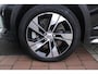 Volvo V60 Cross Country 2.0 B5 250PK CROSSCOUNTRY AWD Ultimate AWD (VIERWIELAANDRIJVING) | PANORAMISCH SCHUIF/KANTELDAK | PARKEERVERWARMING MET TIMER (STANDKACHEL) | MORITZ LEDEREN BEKLEDING MET COMFORTSTOELEN EN DUAL TONE LEDEREN STUURWIEL | ELEKTRISCH VERSTELBARE VOORSTOELEN MET GEHEUGEN OP BEIDE STOELEN | STOEL, STUUR EN ACHTERBANKVERWARMING | PREMIUM AUDIO BY HARMAN KARDON | ADAPTIEVE FULL LED KOPLAMPEN | LED MISTLAMPEN |VERLICHTINGS PACK 2 | INTELSAFE SURROUND | PARK ASSIST "VISIUAL PARK ASSIST" INCL. 360° VIEW | ROESTVRIJSTALEN SIDE SCUFF PLATES MET ''CROSS COUNTRY" INSCIPTIE | EXTRA GETINT GLAS OP ACHTER |
