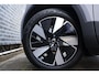 Volvo EX40 Single Motor Extended Range Core Business 82 kWh | Adaptieve cruise control | Harman Kardon Audio | Parkeersensoren voor + achter | Parkeercamera | 19" velgen | Stoelverwarming voorzijde | Stuurwielverwarming | Warmtepomp |