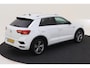 Volkswagen T-Roc 1.5 TSI Sport / Digitaal dashboard / Navigatie / 2x R-line / Afneembare trekhaak / Parkeersensoren V+A /