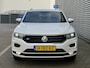 Volkswagen T-Roc 1.5 TSI R-line / Digitaal dashboard / Navigatie / 2x R-line / Afneembare trekhaak / Parkeersensoren V+A / **