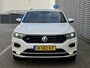 Volkswagen T-Roc 1.5 TSI 150pk R-line / Digitaal dashboard / Navigatie / 2x R-line / Afneembare trekhaak / Parkeersensoren V+A /