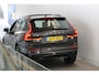 Volvo XC60 T8 455PK AWD Plus Dark 10km gereden! | Stoelventilatie | 360° | 21" | Luchtvering | Trekhaak | gelam. zijruiten
