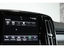 Volvo XC40 1.5 T4 Recharge R-Design | Panoramadak | Stoelverwarming | Parkeercamera | Parkeersensoren voor + achter | 21" Lichtmetalen velgen | High Performance Audio | Volvo on Call |