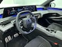 Peugeot E-3008 GT Avantage 73 kWh 210pk Automaat | 3-Fase Lader | Alarmklasse 3 | Navigatie | Climate Control | Adaptieve Cruise Control | 360 Camera | Matrix-LED Koplampen | Focal Geluidssysteem | 20" Lichtmetalen Velgen | Dodehoek Detectie | Keyless Entry/Start | Apple Carplay/Android Auto |