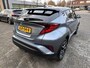 Toyota C-HR 1.8 HYBRID BI-TONE STOEL/STUURVERW PARKSENSOR V+A BLIND-SPOT PARKCAMERA APPLE/ANDROID KEYLESS