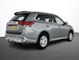 Mitsubishi Outlander 2.4 PHEV 165kW Pure Auto. Trekhaak Navigatie Apple Carplay/Android Auto Camera Parkeersensoren Cruise Control Stoelverwarming Climate Control Lichtmetalen velgen Getinte ramen