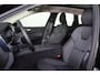Volvo XC60 T6 Recharge AWD Core Bright - LONG RANGE - Panorama/schuifdak - IntelliSafe Assist & Surround - Parkeercamera achter - Verwarmde voorstoelen, stuur & achterbank - Parkeersensoren voor & achter - Draadloze tel. lader - Elektr. inklapbare trekhaak - 18' LMV