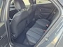 Peugeot 2008 1.2 Hybrid 136PK Allure Automaat | Draadloze Apple Carplay / Android Auto | 17" Licht Metalen Velgen | Parkeersensoren | DAB Ontvanger | Connected services | Dakrails | Dimlichten automatisch