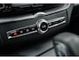 Volvo XC60 T6 Plug-in hybrid AWD Plus Dark | Trekhaak | 360 camera | Adaptive Cruise Control | Google Maps navigatie | Panoramadak | Verwarmbare achterbank/voorstoelen/stuurwiel | Elektrische stoelverstelling | Dodehoekdetectie |