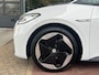 Volkswagen ID.3 First Max 58 kWh / Panorama dak / IQ Led / Navi / Steunhaak/ Getint glas / 20 Inch / Elect. + Massage Stoel