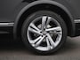 Volkswagen Tiguan 1.5 TSI R-Line Business 150 PK | R-Line | Automaat | Navigatie | Camera| Panoramadak | Trekhaak | Stoelverwarming | Climatronic | Digital Cockpit Pro | Dodehoeksensor | Stuurverwarming | Lendesteun | LED Matrix |
