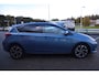 Toyota Auris 1.8 HYBRID DYNAMIC 5-DEURS STOELVERW. P-SENSOREN CAMERA CRUISE NAVI 17"LM-VELGEN DEALERONDERHOUDEN