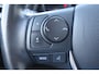 Toyota Auris 1.8 HYBRID DYNAMIC 5-DEURS STOELVERW. P-SENSOREN CAMERA CRUISE NAVI 17"LM-VELGEN DEALERONDERHOUDEN