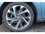 Toyota Auris 1.8 HYBRID DYNAMIC 5-DEURS STOELVERW. P-SENSOREN CAMERA CRUISE NAVI 17"LM-VELGEN DEALERONDERHOUDEN