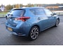 Toyota Auris 1.8 HYBRID DYNAMIC 5-DEURS STOELVERW. P-SENSOREN CAMERA CRUISE NAVI 17"LM-VELGEN DEALERONDERHOUDEN