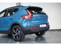 Volvo XC40 B4 Plus Dark | Verwarmde Voorstoelen+Stuurwiel | Verwarmde voorruit | Semi-Elektrische Trekhaak | Harman Kardon Premium Audio | Apple Carplay / Android Auto | Electrisch bedienbare voorstoelen | Google infotaiment