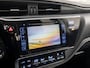 Toyota Auris Touring Sports 1.8 Hybrid Dynamic Sport Automaat (NAVIGATIE, CLIMATE, CAMERA, KEYLESS, SPORTSTOELEN, TREKHAAK, CRUISE, NIEUWE APK, NIEUWSTAAT)