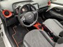 Toyota Aygo 1.0 VVT-i x-cite Leuke cabrio met opvallend gekleurde details! Navigatie Apple CarPlay/Android Auto, achteruitrij camera, airco