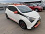Toyota Aygo 1.0 VVT-i x-cite Leuke cabrio met opvallend gekleurde details! Navigatie Apple CarPlay/Android Auto, achteruitrij camera, airco