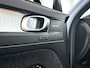 Volvo XC40 B4 Plus Dark Parkeercamera | Stoel- en Stuurverwarming | Harman Kardon | Trekhaak
