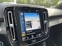 Volvo XC40 1.5 T4 Recharge R-Design | Stoelverwarming | Comfortstoelen | Adaptive cruise control | Voorstoelen + stuurwielverwarming | Volvo on Call | Apple CarPlay/Android Auto | Parkeersensoren achter | Dealeronderhouden | Semi-elektrische trekhaak |