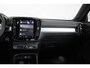 Volvo XC40 B4 Plus Dark | Verwarmbare Voorstoelen en Stuurwiel | Semi-Elektrische Trekhaak | Verwarmbare Voorruit | Premium Audio by Harman Kardon | Adaptieve Cruise Control | Park Assist
