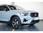 Volvo XC40 B4 Plus Dark | Verwarmbare Voorstoelen en Stuurwiel | Semi-Elektrische Trekhaak | Verwarmbare Voorruit | Premium Audio by Harman Kardon | Adaptieve Cruise Control | Park Assist