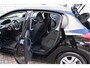 Peugeot 208 1.2 PureTech Signature O.a: PDC, DAB, Airco, Cruise, Navi, Rijklaar, Etc. All-in prijs!