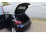 Peugeot 208 1.2 PureTech Signature O.a: PDC, DAB, Airco, Cruise, Navi, Rijklaar, Etc. All-in prijs!