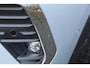 Opel Crossland 1.2-110pk Turbo 'Elegance'. Mooie en luxe hoogzitter met weinig km's ! Volautm. airco dual, cruise control, camera, comfortstoelen, metallic lak,  LM wielen, navigatie, telefoonvoorb., lane- en side assist, parkeersensoren v+a,  LED verlichting  etc.