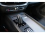 Volvo XC60 B5 265 pk Automaat R-Design | 360º Camera | Trekhaak | BLIS