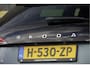 Skoda Scala 1.5 TSI 150PK! Automaat 5drs Sport Business BJ2020 Lmv 18" | Led V+A | Pdc | Panoramadak | Elek. trekhaak | App-Connect | Climate control | Cruise control | RS-Sportstoelen | RS-Sport stuurwiel | Verwarmde voorstoelen | Zwarte hemel | Extra getint glas