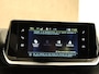 Peugeot e-2008 EV GT Pack 50 kWh - CLIMATE CONTROL- PARKEERSENSOREN VOOR/ ACHTER - TWO TONE LAK - 17 INCH LICHT METALEN VELGEN - ARMSTEUN VOOR - SPORTSTUUR EN STOELEN - APPLE CARPLAY/ANDROID AUTO - ADAPTIEVE CRUISE CONTROL