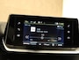 Peugeot e-2008 EV GT Pack 50 kWh - CLIMATE CONTROL- PARKEERSENSOREN VOOR/ ACHTER - TWO TONE LAK - 17 INCH LICHT METALEN VELGEN - ARMSTEUN VOOR - SPORTSTUUR EN STOELEN - APPLE CARPLAY/ANDROID AUTO - ADAPTIEVE CRUISE CONTROL