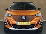 Peugeot e-2008 EV GT Pack 50 kWh - CLIMATE CONTROL- PARKEERSENSOREN VOOR/ ACHTER - TWO TONE LAK - 17 INCH LICHT METALEN VELGEN - ARMSTEUN VOOR - SPORTSTUUR EN STOELEN - APPLE CARPLAY/ANDROID AUTO - ADAPTIEVE CRUISE CONTROL