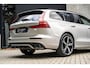 Volvo V60 2.0 T8 Recharge AWD Plus Dark HEICO Black 360c H&K