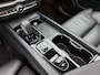 Volvo XC60 2.0 T8 Plug-in hybrid AWD Ultimate Bright | ACHTERUITRIJCAMERA | PANORAMADAK | LEDER INTERIEUR | HARMAN & KARDON AUDIO |  STOEL/STUURVERWARMING | APPLE CARPLAY | PARKEERSENSOREN | CLIMATE CONTROL |
