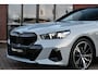 BMW 5-Serie 530e M-Sport Pano ACC 360 H/K Stoel-vent Brooklyngrau