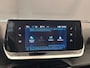 Peugeot 2008 1.2 PureTech Allure Pack 1e Eigenaar! | Camera | Carplay | 17" Lichtmetaal | Parkeersensoren Achter | Cruise Control | Climate | Achteruitrijcamera | Airco (automatisch) | Apple Carplay/Android Auto|telefoonintegratie premium