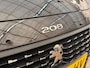 Peugeot 208 1.2 PureTech Allure Pack 16" Lichtmetaal | Digitaal Dashboard | Camera | Climate Control | Cruise | Leder/Stof | Parkeersensoren | Achteruitrijcamera | Airco (automatisch) | Apple Carplay/Android Auto|telefoonintegratie premium