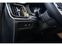 Volvo V60 2.0 T8 Recharge AWD Ultra Dark B&W Massage Uniek!