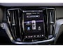 Volvo V60 2.0 T6 Plug-in hybrid AWD Ultra Dark | Forest Lake | Bowers & Wilkins | Donker Glas | Panoramadak | Adaptieve Cruise Control |