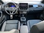 Volkswagen T-Roc 1.5 TSI 150PK DSG R-Line / Fabrieksgarantie tm 09-02-2030 / Panoramadak / Digital Cockpit / Park Assit / App Connect / Stoelverwarming / LMV 17''