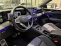 Volkswagen Tiguan 1.5 eTSI R-Line Edition | Black Style | Massagestoel | Apple carplay / Android auto | Stoel + Stuurverwarming | Parkeersensoren Voor + Achter | Achteruitrijcamera | Licht + Regensensor | etc